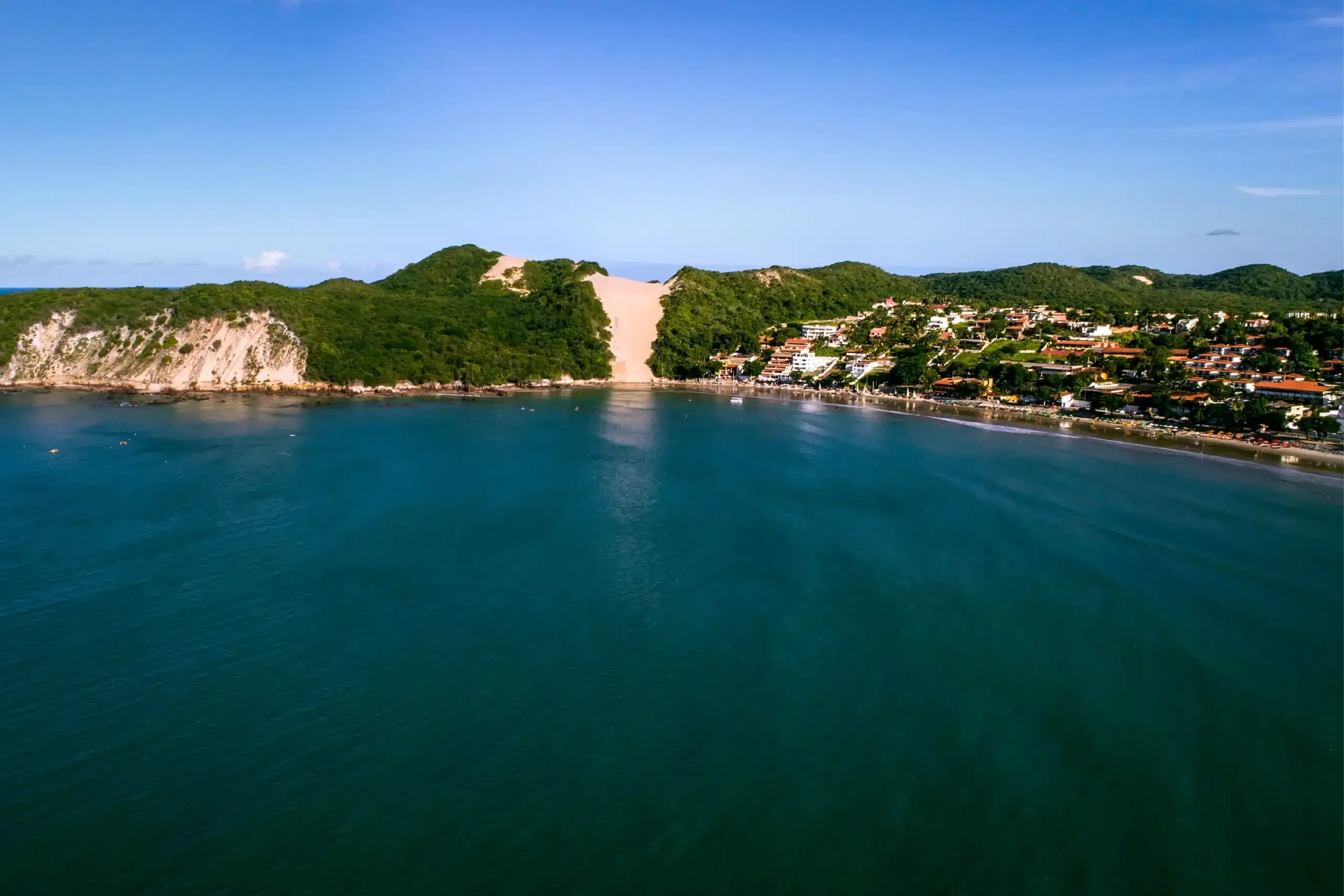Vista do litoral que o Eco Wave trabalha para preservar